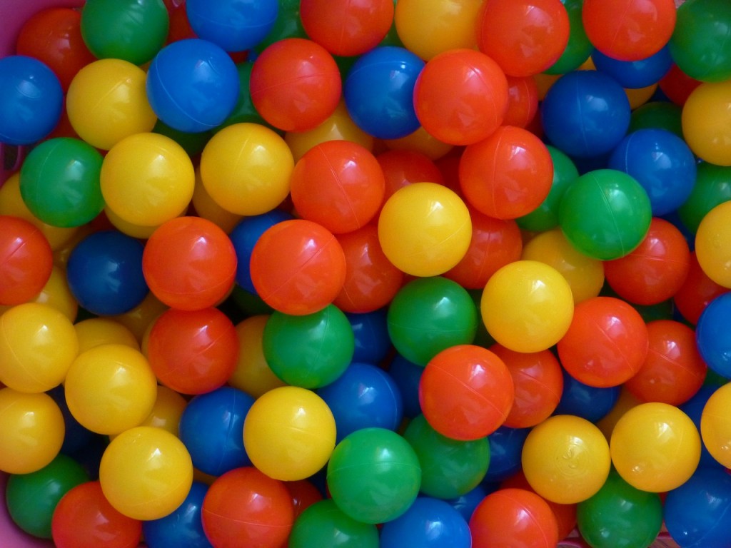 plastic-balls-456608_1280