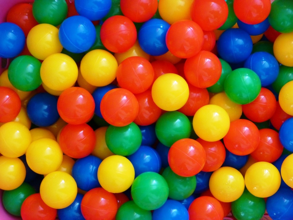 plastic-balls-456608_1280_b